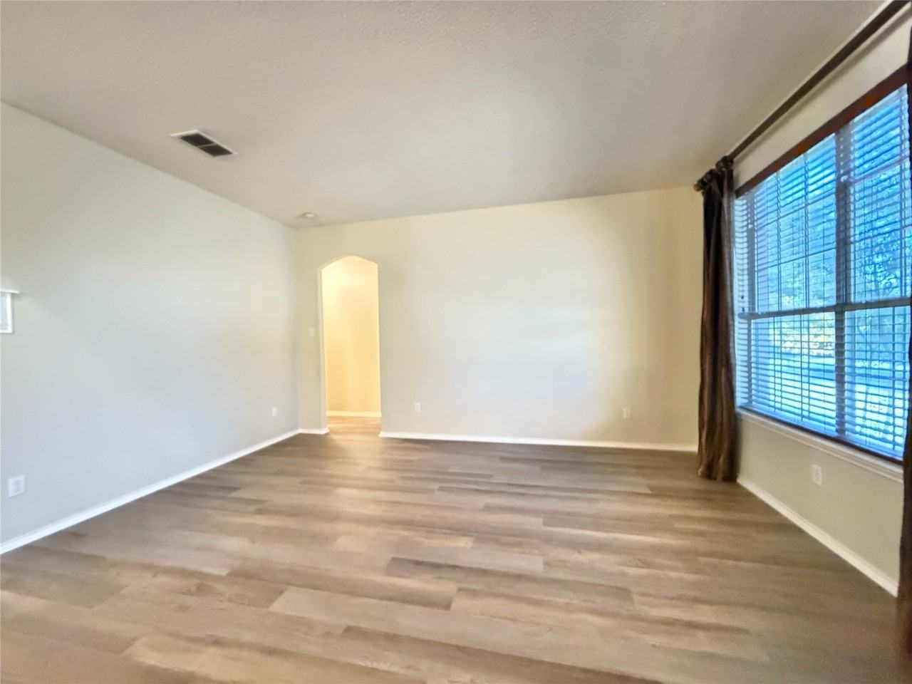3549 Mason Dr - Photo 3 of 24