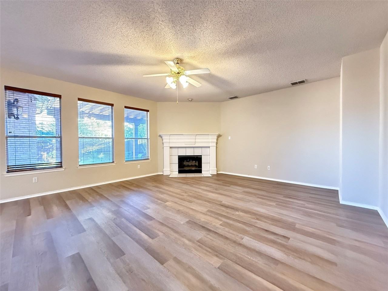 3549 Mason Dr - Photo 5 of 24
