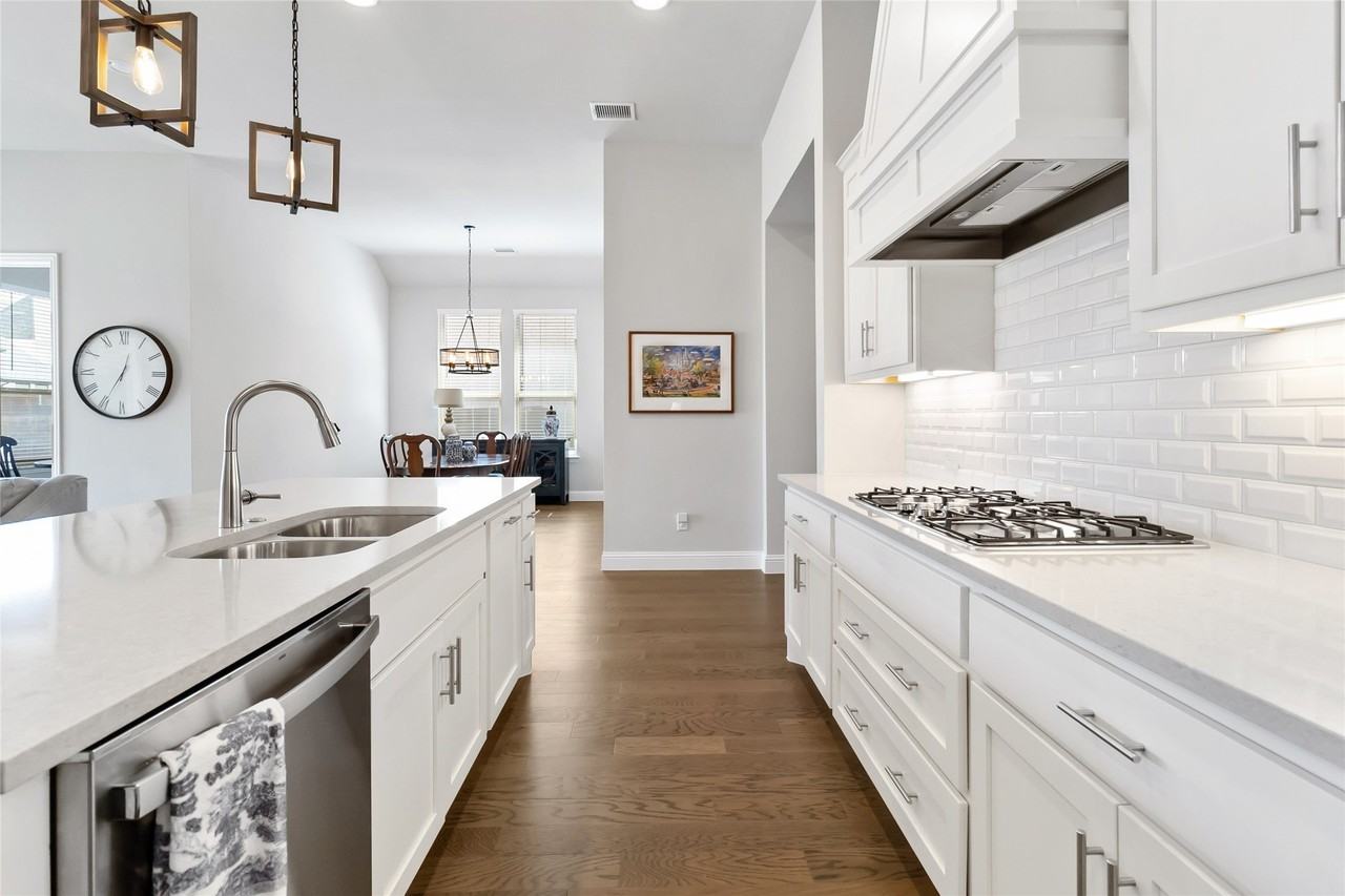 1812 Scotney Ct - Photo 3 of 30