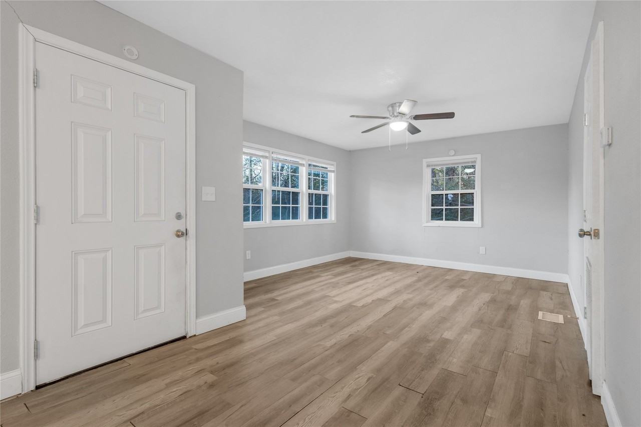 422 Stone St - Photo 2 of 24