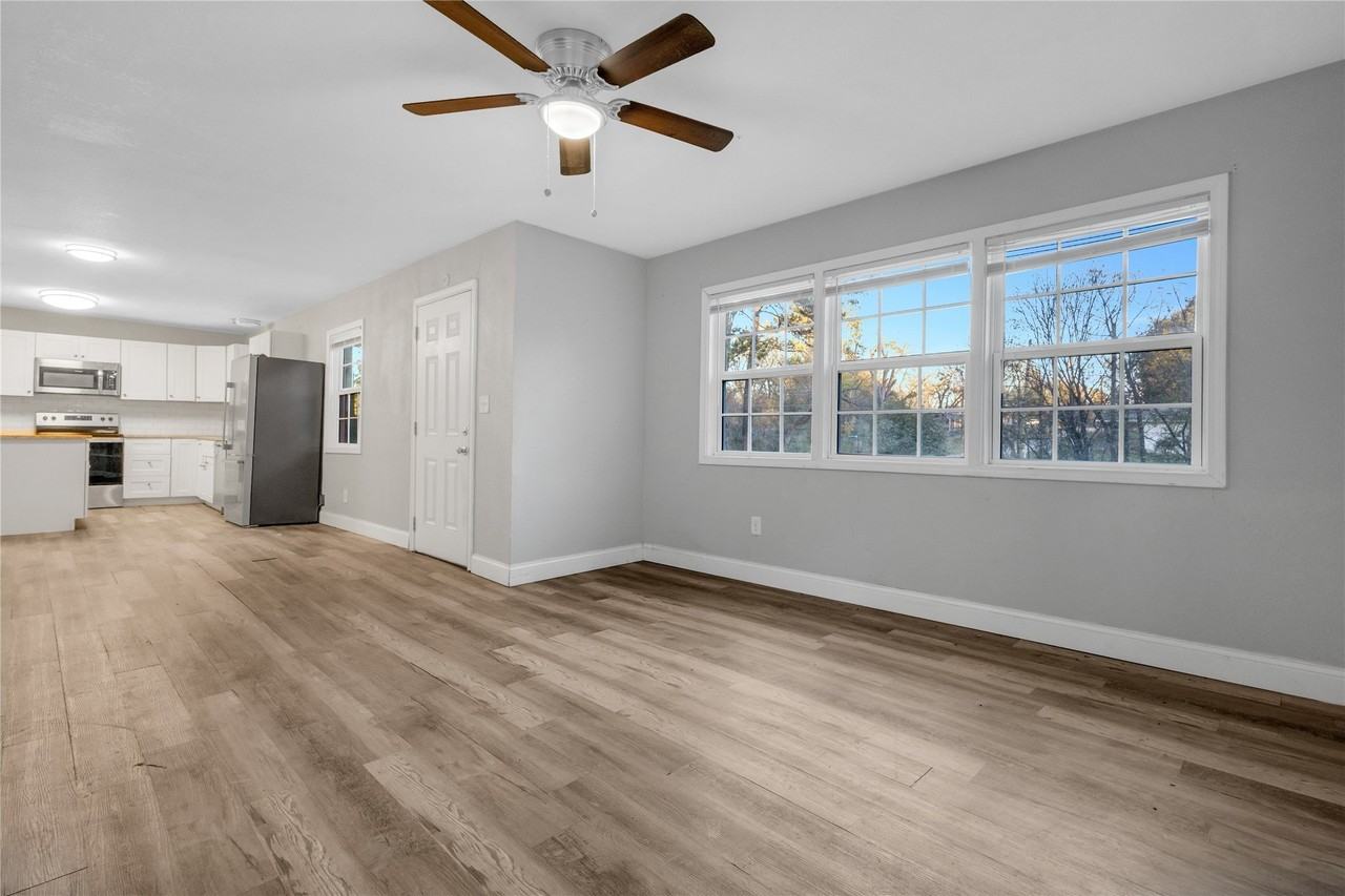 422 Stone St - Photo 4 of 24