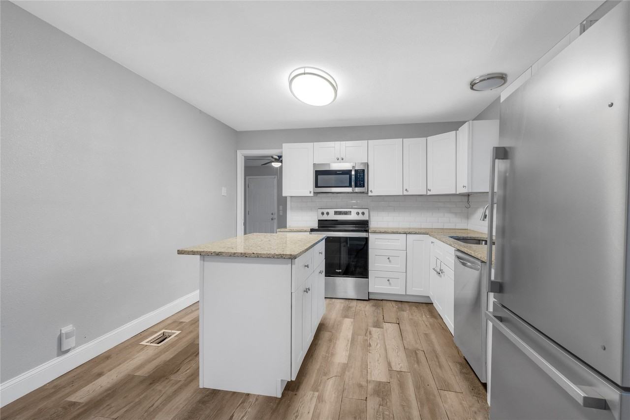 422 Stone St - Photo 6 of 24