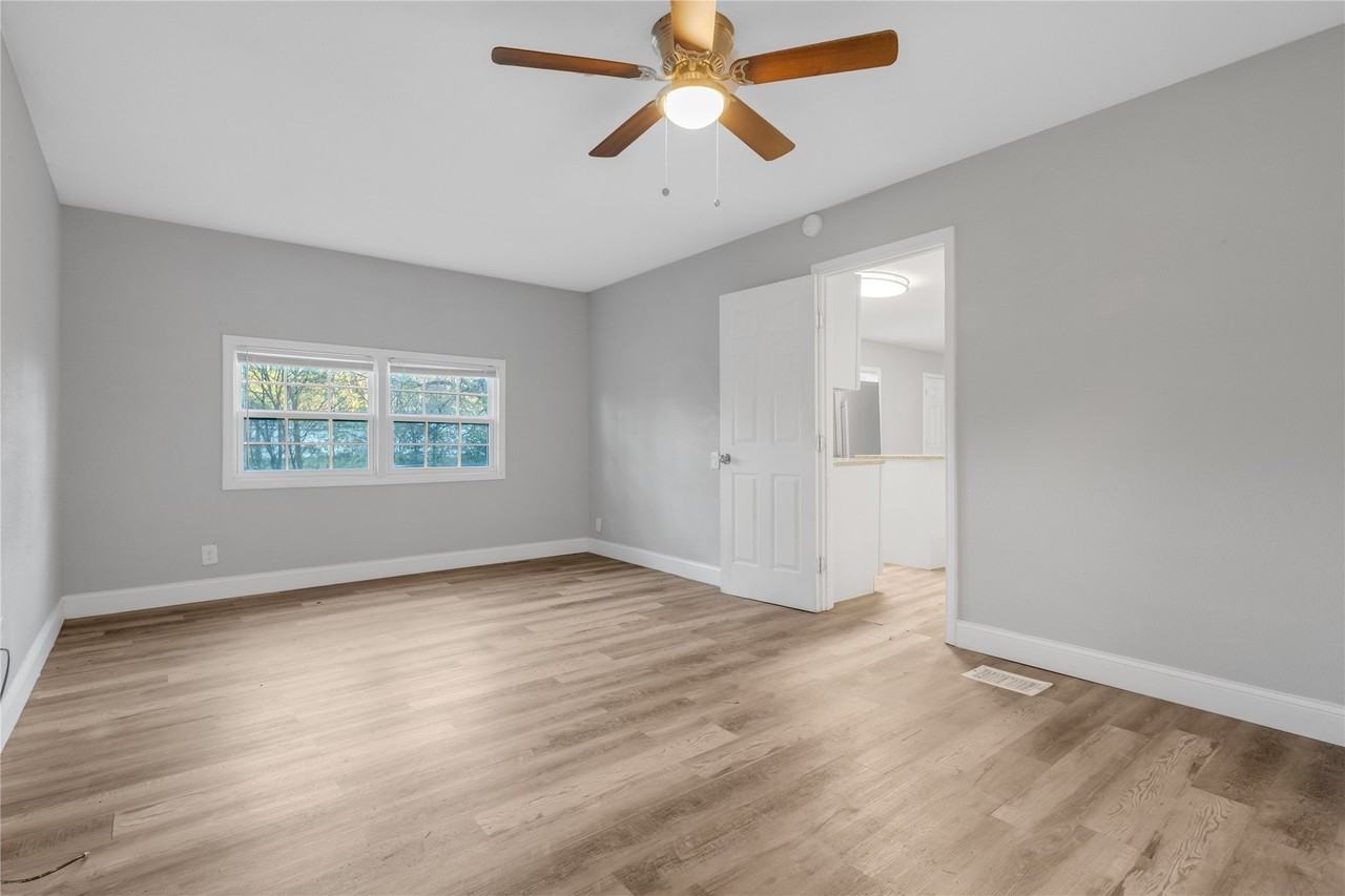 422 Stone St - Photo 7 of 24