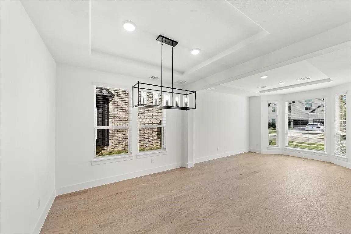 5501 Pooley Ln - Photo 3 of 19