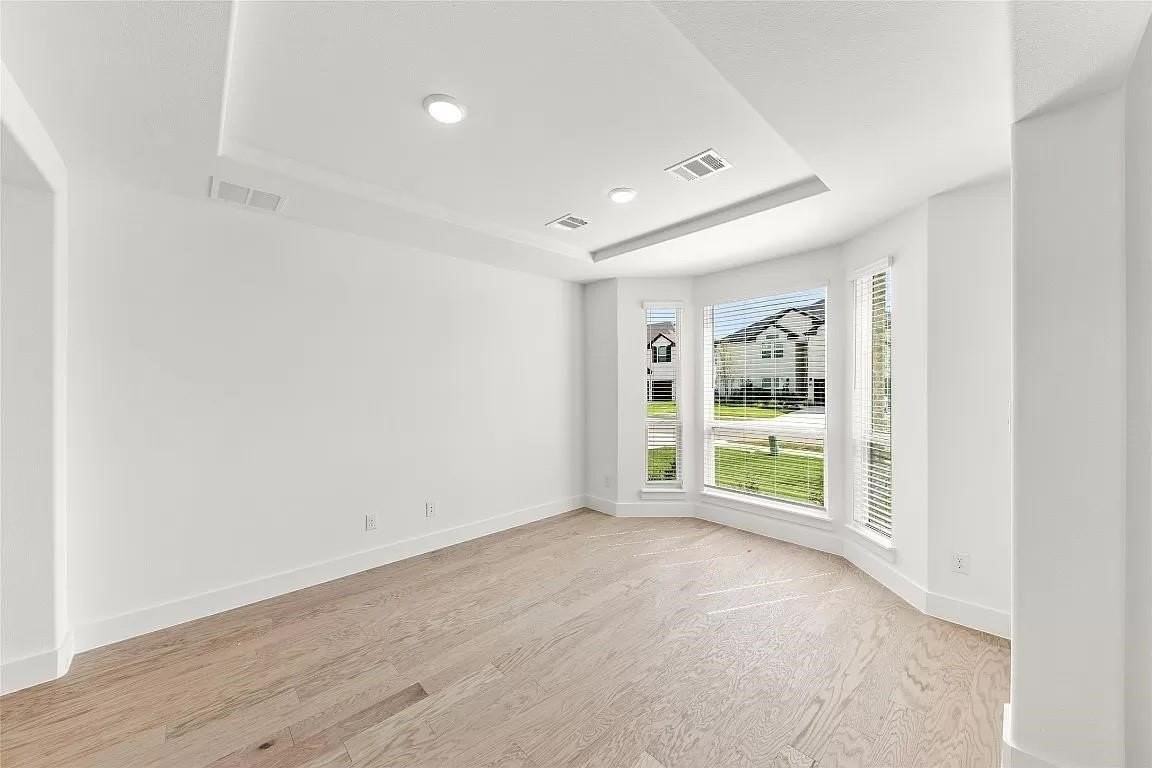 5501 Pooley Ln - Photo 5 of 19