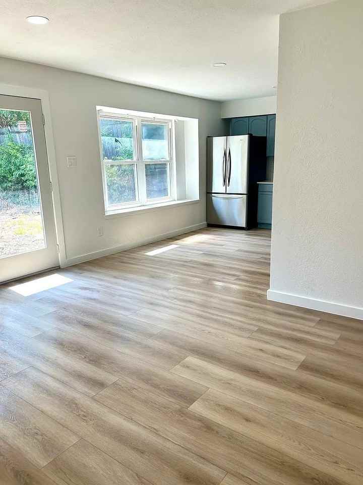 813 Panay Way Dr - Photo 3 of 24