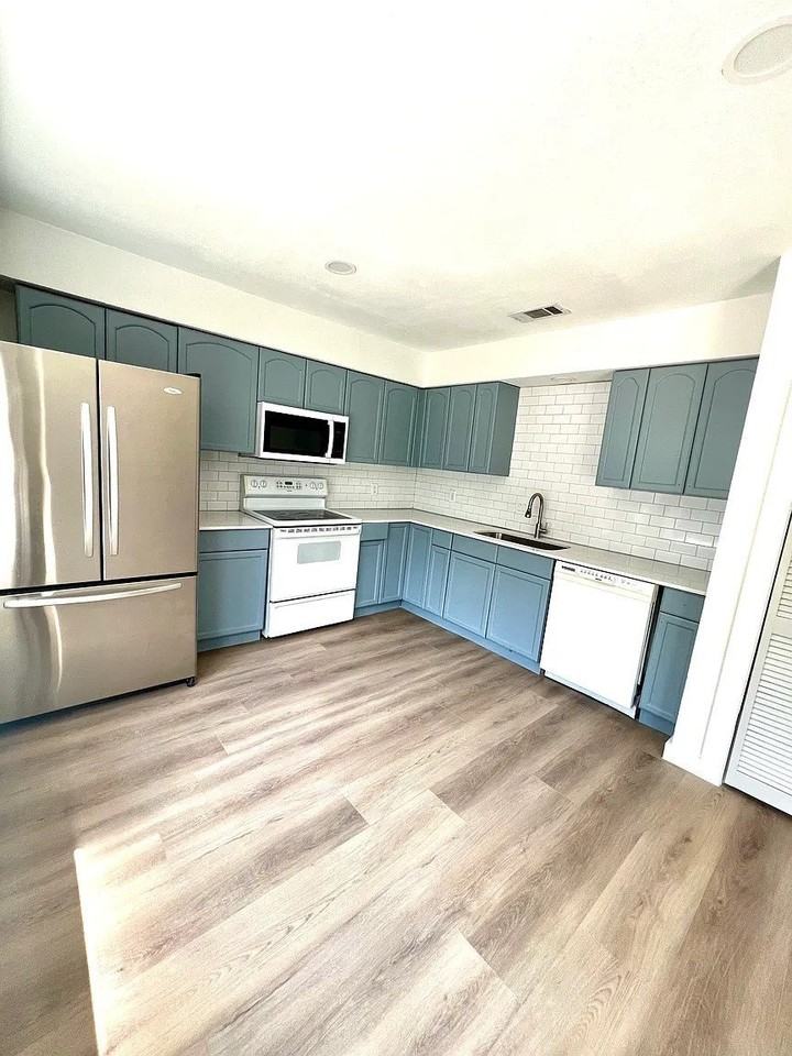 813 Panay Way Dr - Photo 6 of 24