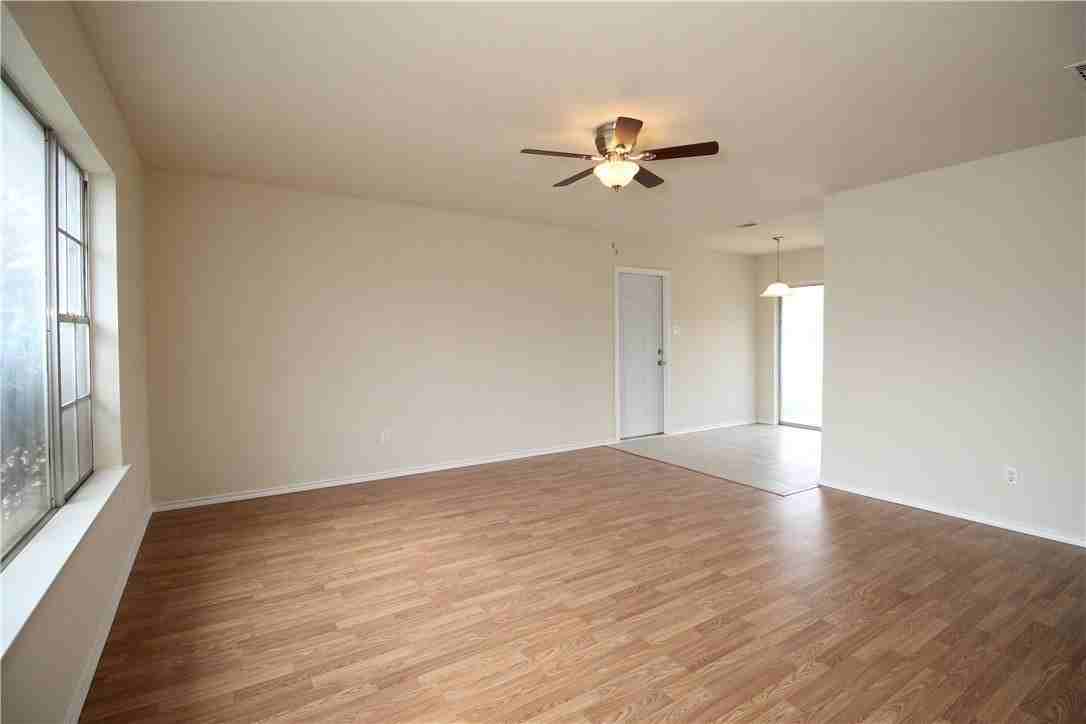 533 Ruidoso Dr - Photo 3 of 17