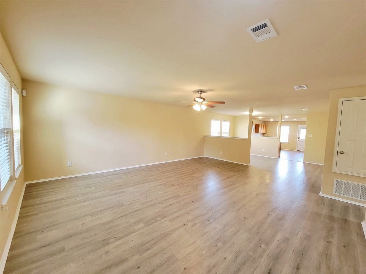 10032 Daly Dr - Photo 3 of 25