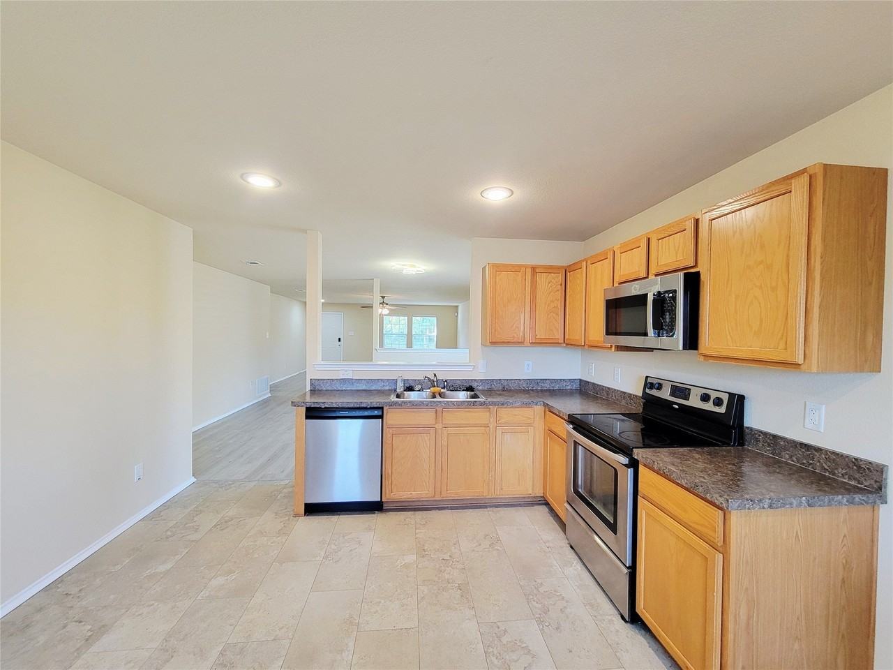 10032 Daly Dr - Photo 4 of 25