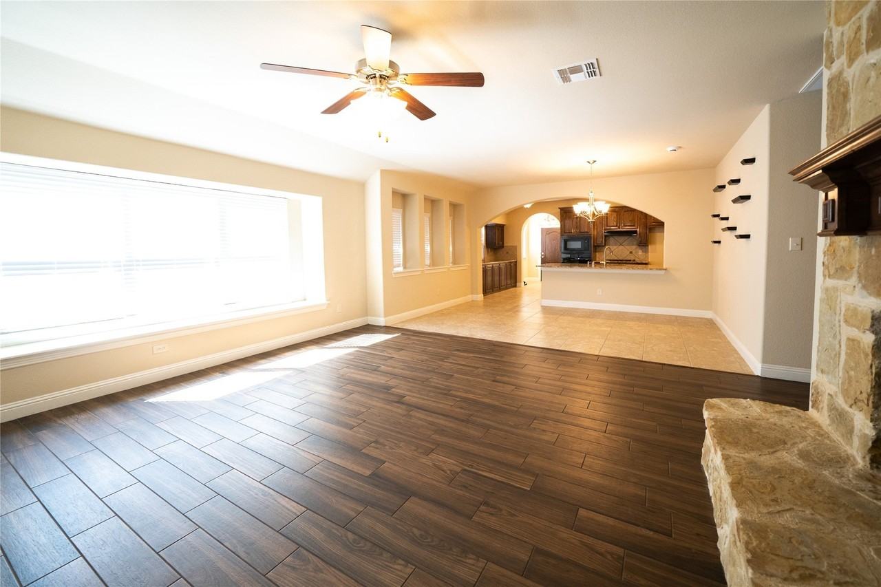 127 Charleston Ln - Photo 6 of 17