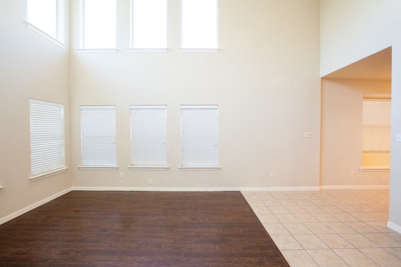 2805 Gooseberry Dr - Photo 4 of 39