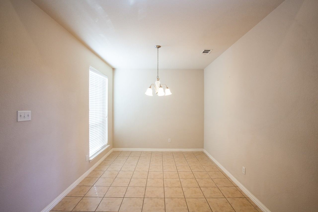 2805 Gooseberry Dr - Photo 6 of 39