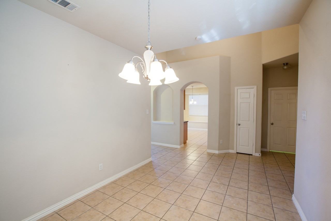 2805 Gooseberry Dr - Photo 7 of 39