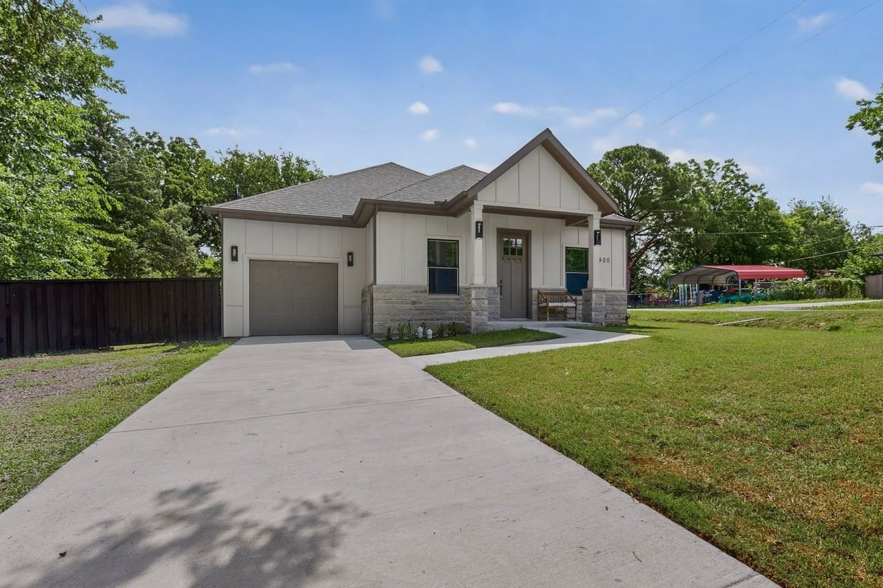 400 Kenny Dr - Photo 3 of 38