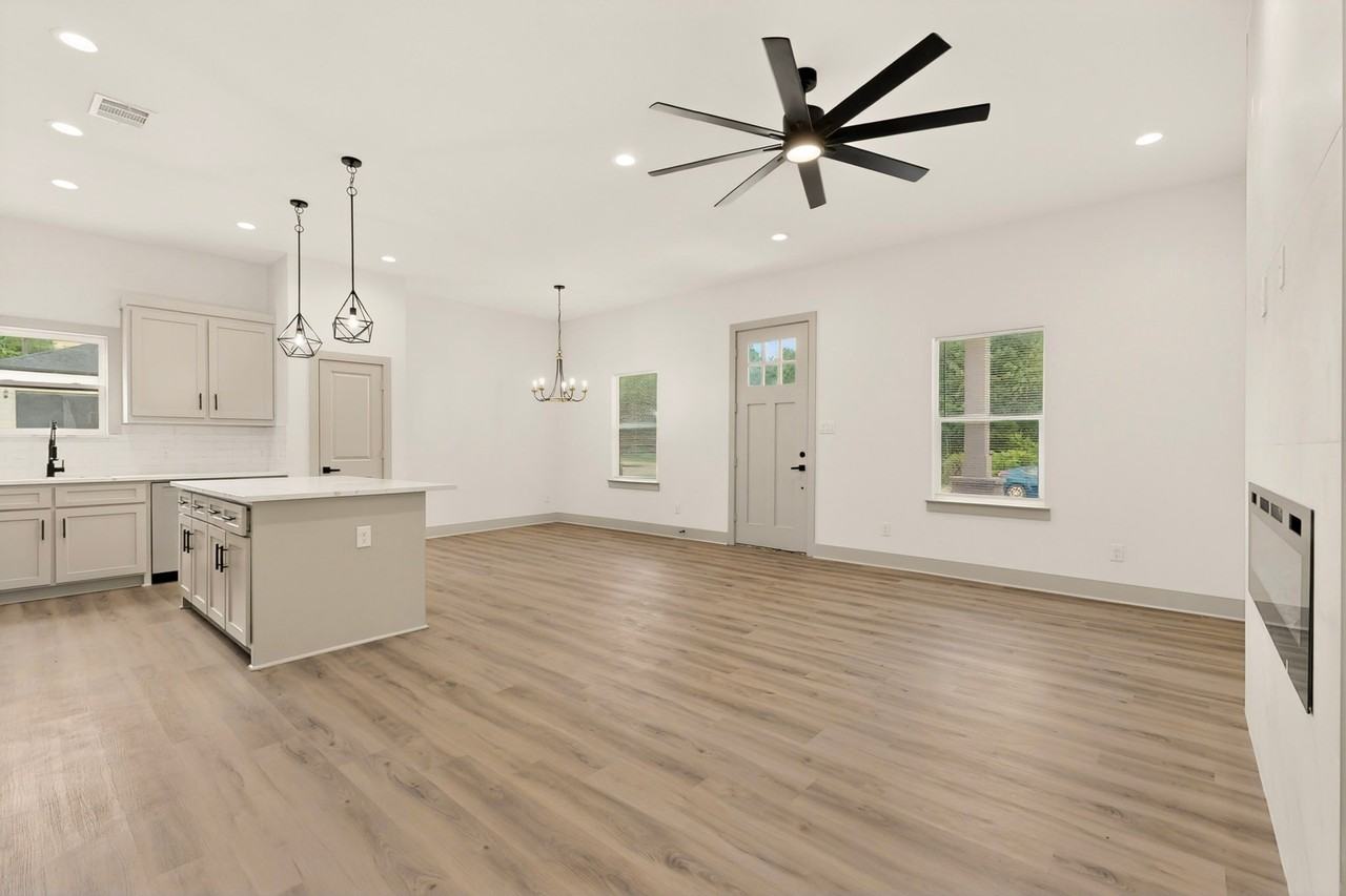 400 Kenny Dr - Photo 6 of 38