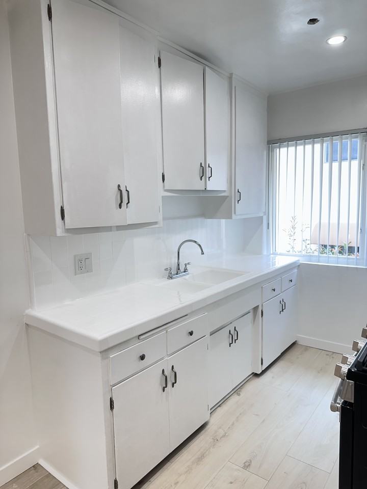 918 E. Acacia Ave. - Photo 5 of 15