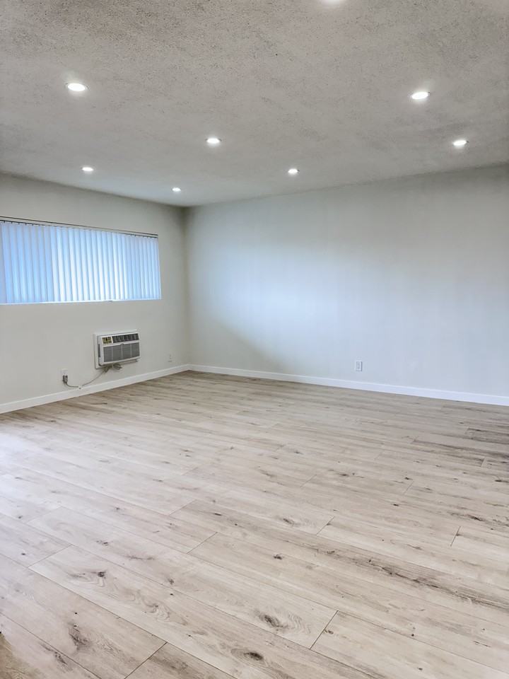918 E. Acacia Ave. - Photo 2 of 15
