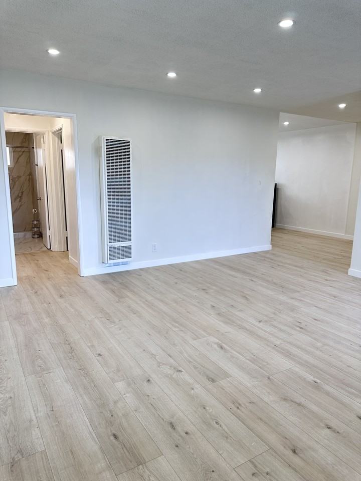 918 E. Acacia Ave. - Photo 3 of 15