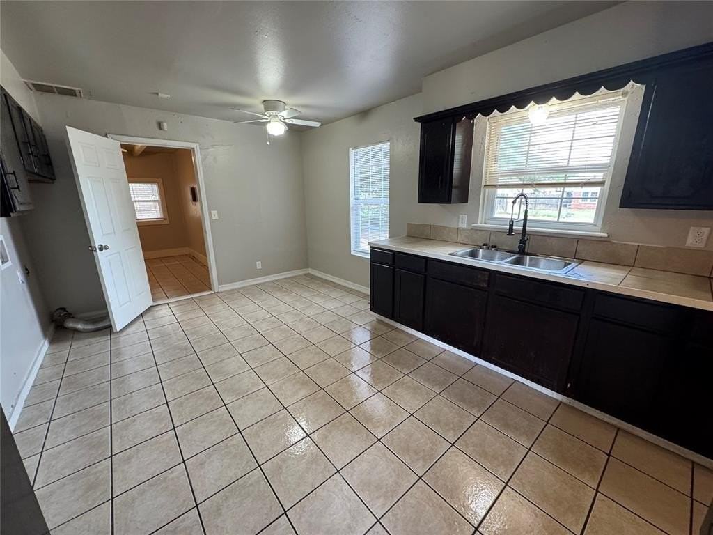 213 Nw 84th St - Photo 4 of 22