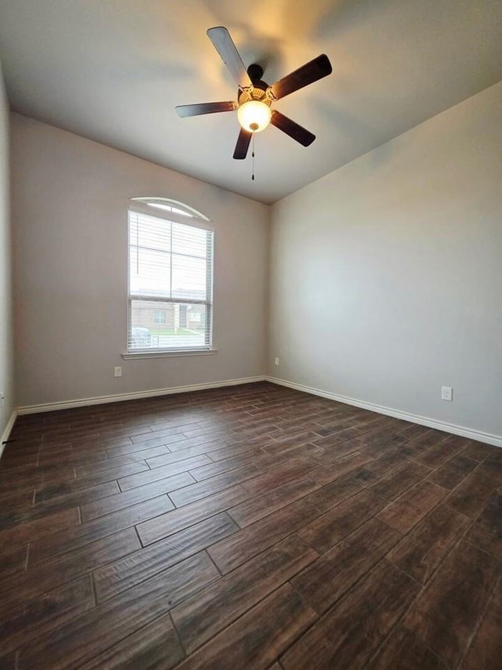 5313 Freedom Ct - Photo 5 of 15