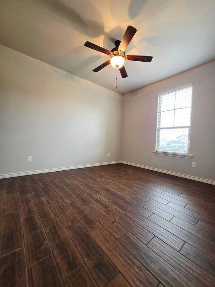 5313 Freedom Ct - Photo 6 of 15