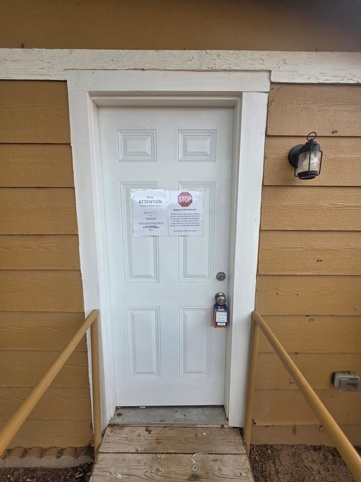 909 College Ave #B - Photo 2 of 11