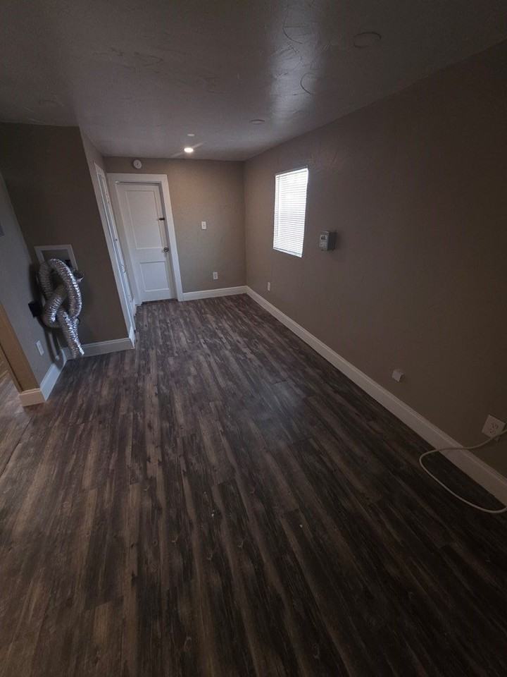 909 College Ave #B - Photo 3 of 11