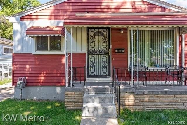 1686 S Bassett St - Photo 2 of 9