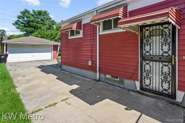 1686 S Bassett St - Photo 4 of 9