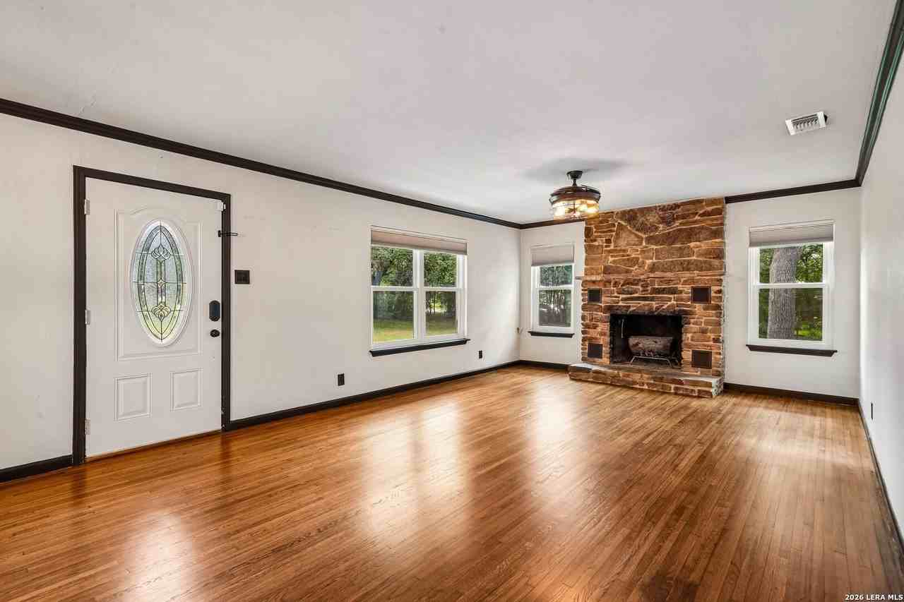 26410 Teepee Ln - Photo 3 of 33