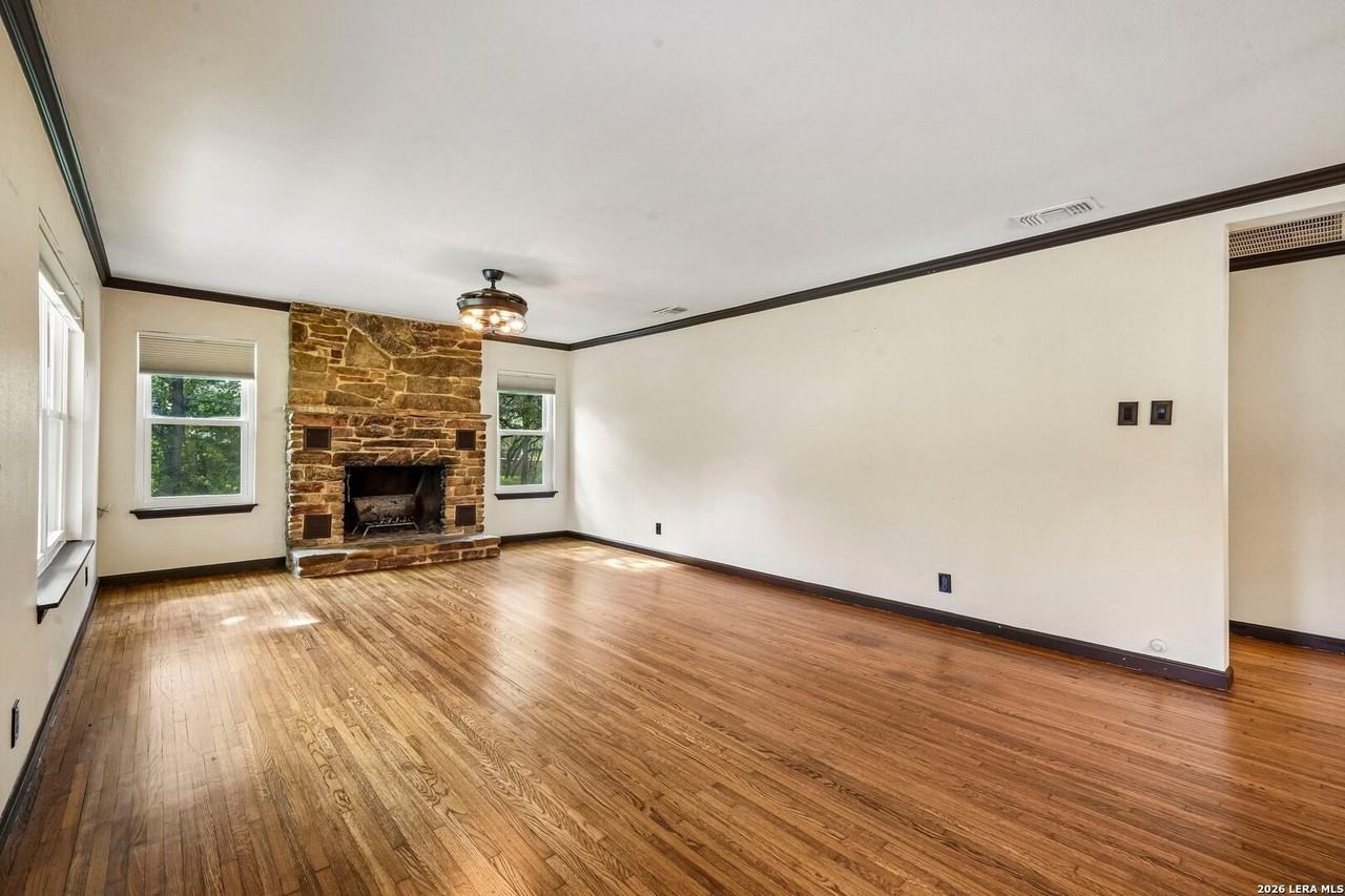 26410 Teepee Ln - Photo 4 of 33