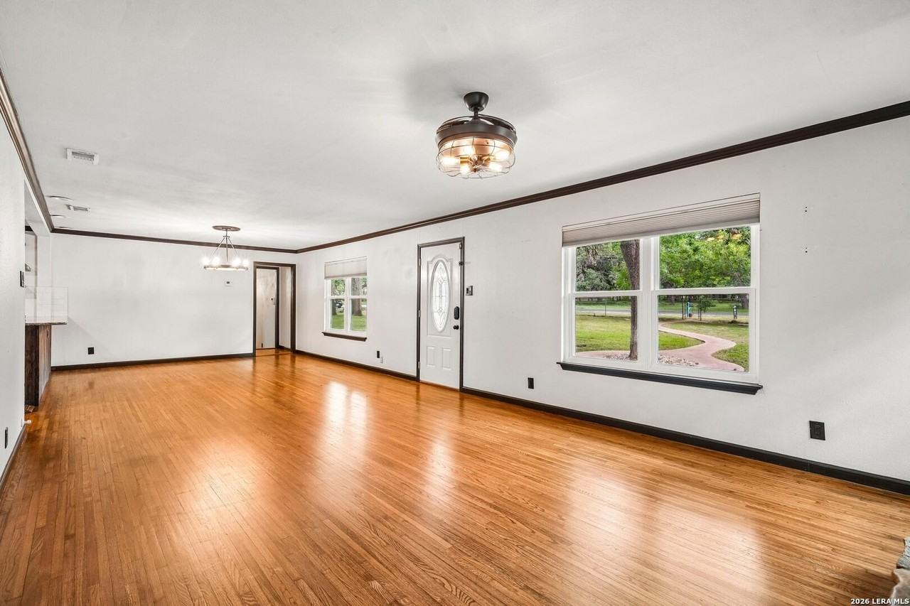 26410 Teepee Ln - Photo 5 of 33