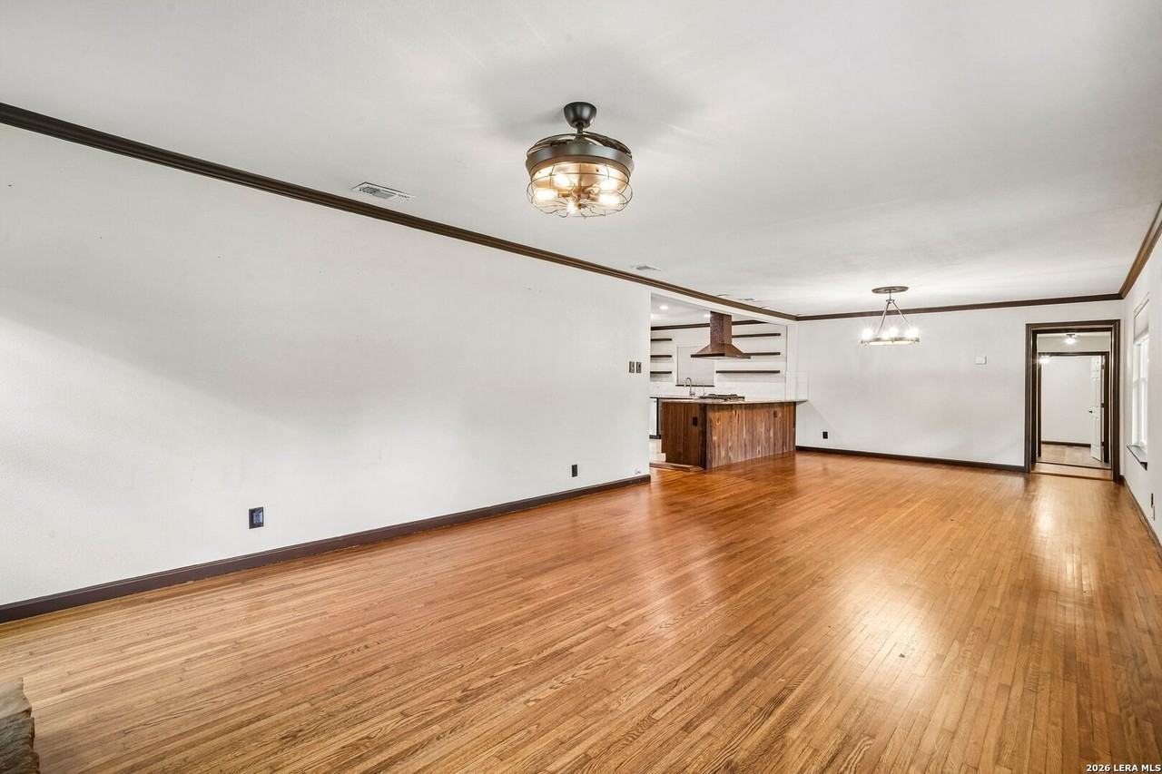 26410 Teepee Ln - Photo 6 of 33