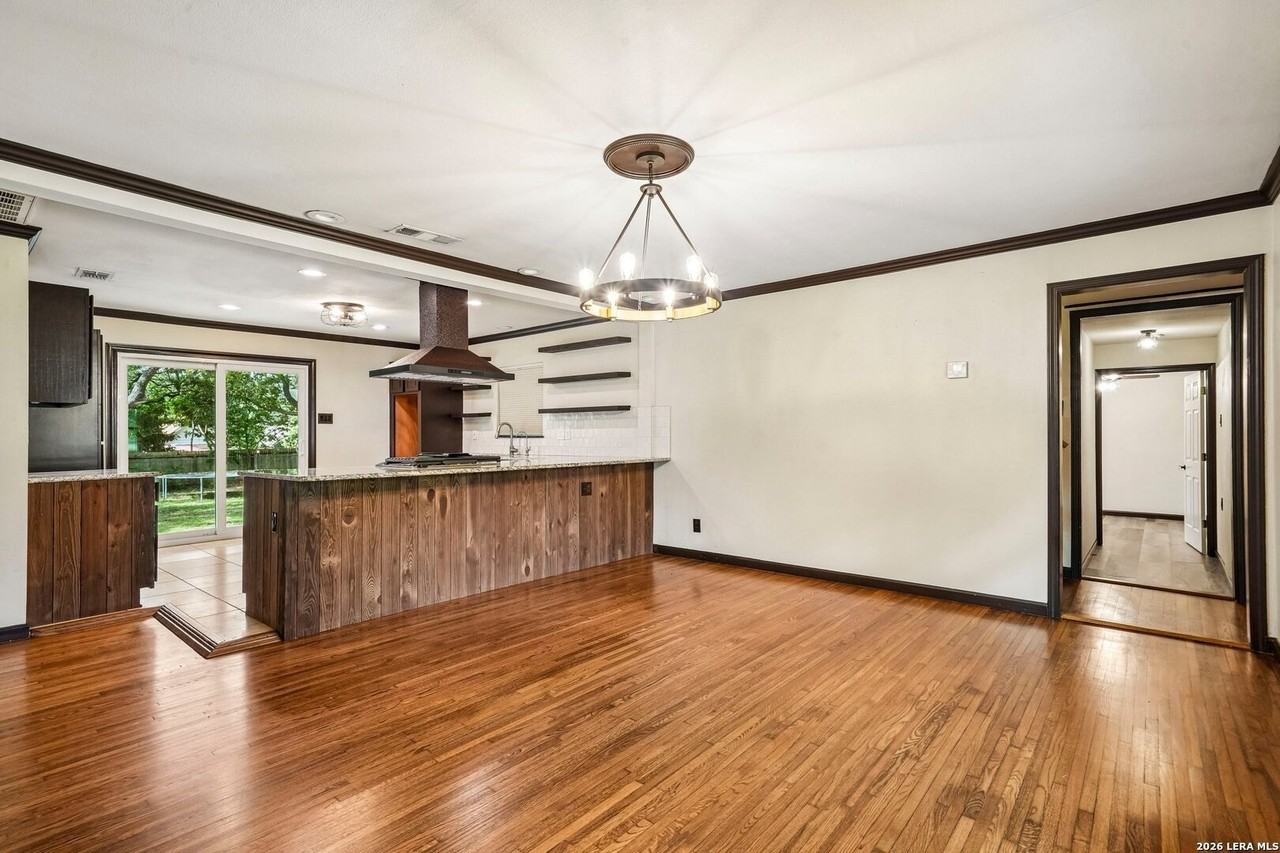 26410 Teepee Ln - Photo 7 of 33