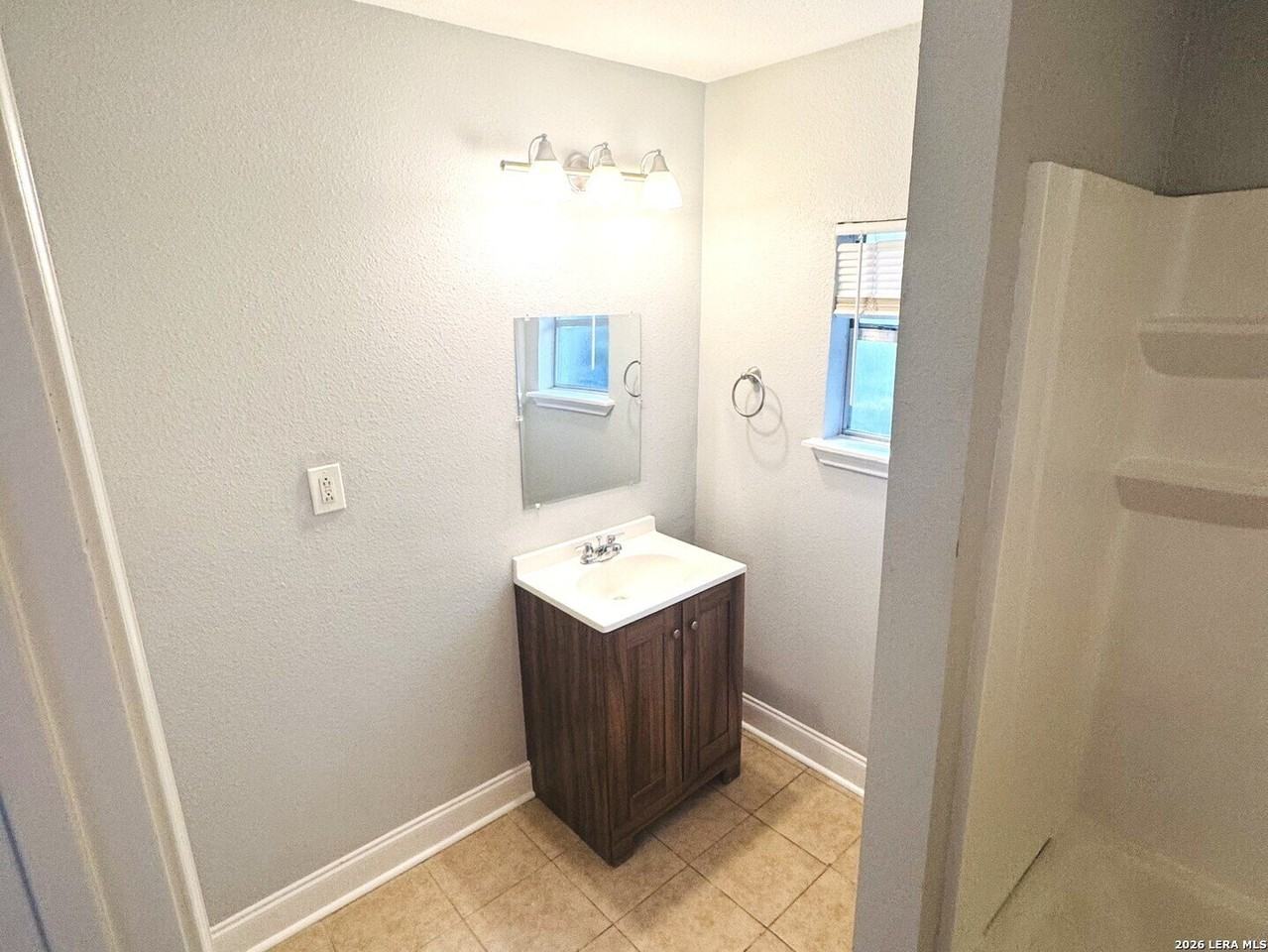 563 N San Horacio Ave - Photo 3 of 17