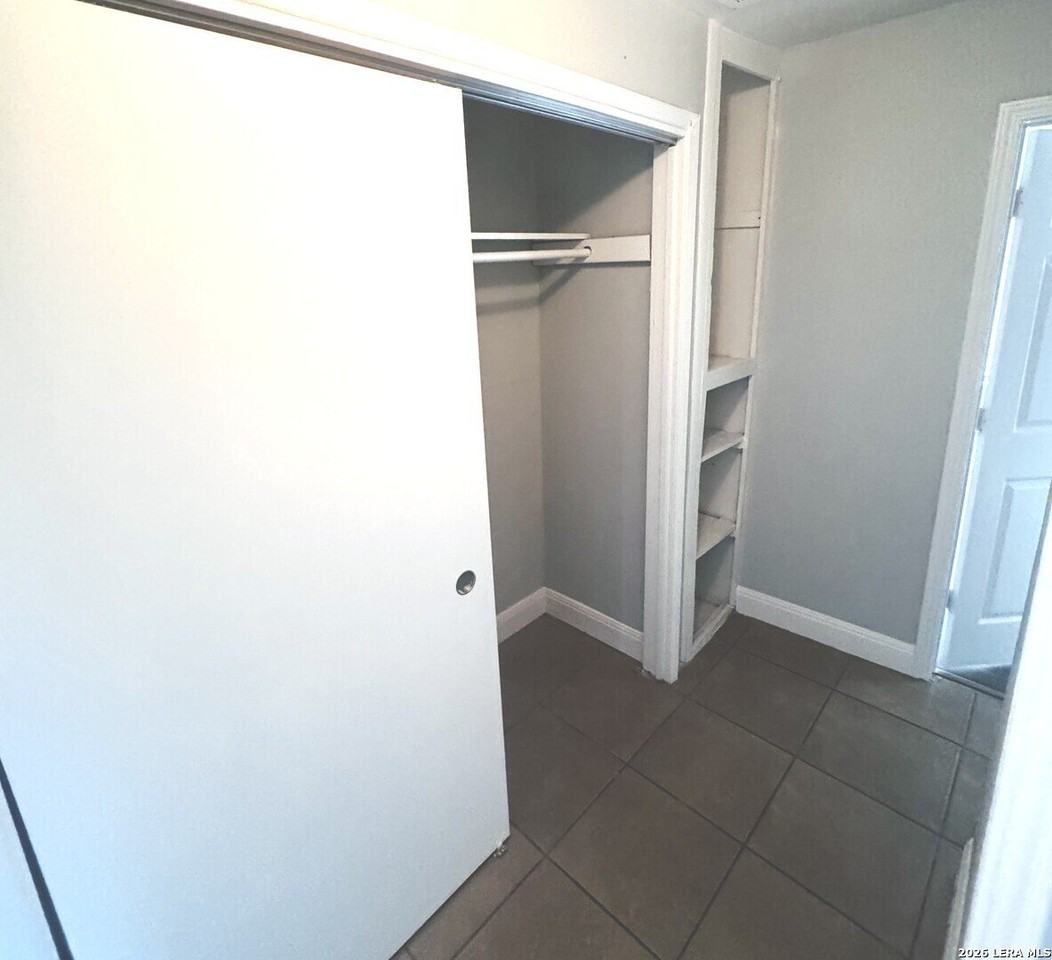 563 N San Horacio Ave - Photo 4 of 17
