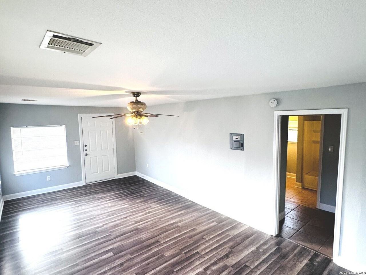 563 N San Horacio Ave - Photo 5 of 17