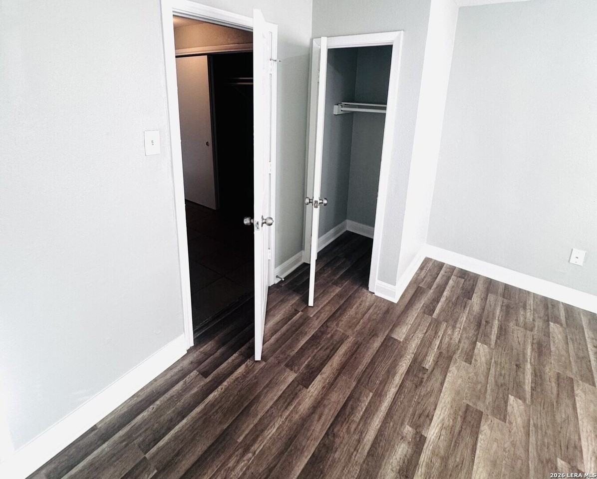 563 N San Horacio Ave - Photo 6 of 17