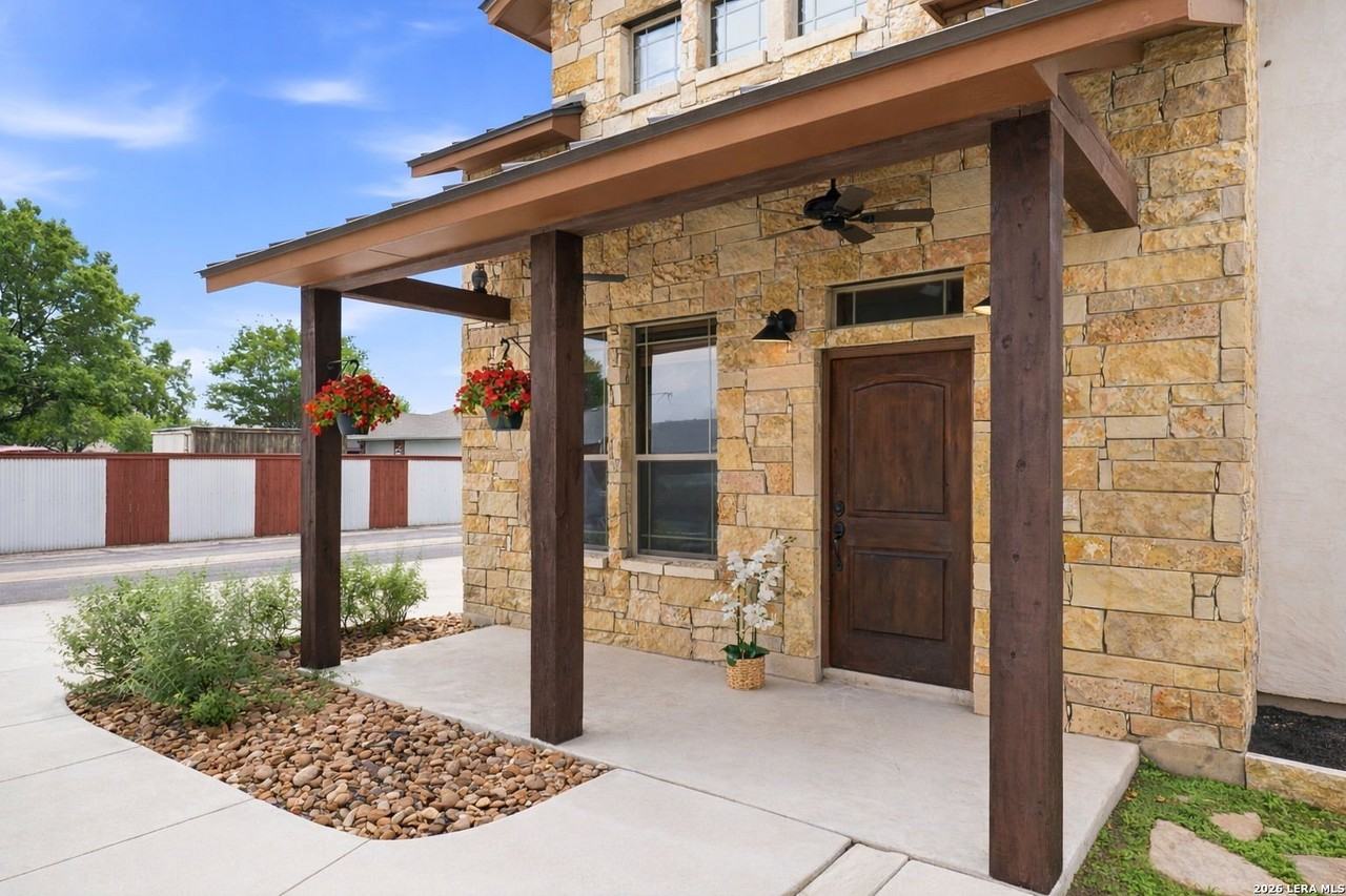 1694 Gruene Vineyard Xing - Photo 4 of 37