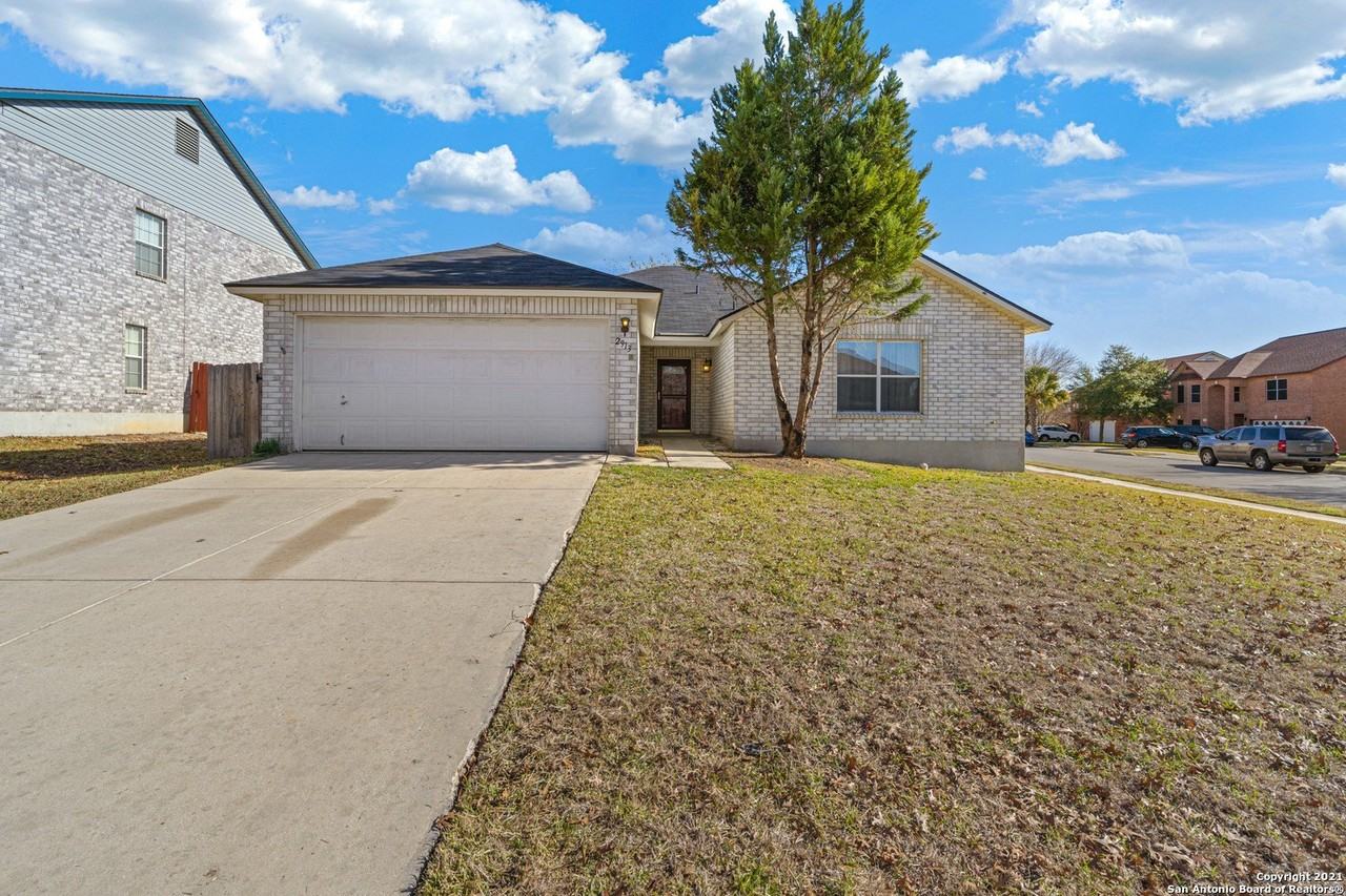 2913 Candleberry Dr - Photo 2 of 32