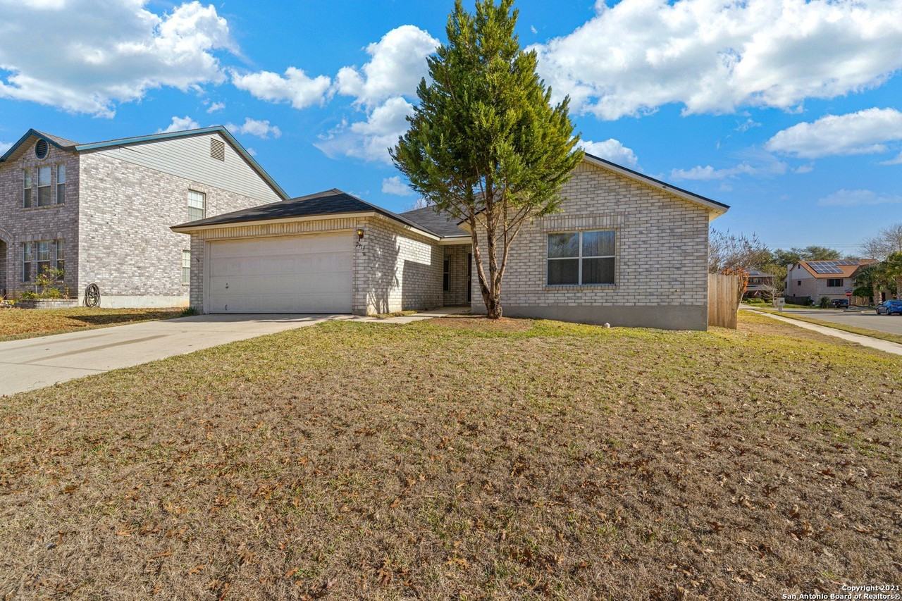 2913 Candleberry Dr - Photo 3 of 32