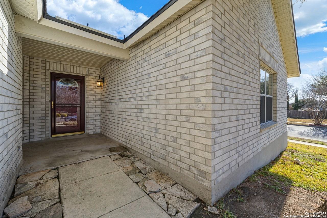 2913 Candleberry Dr - Photo 4 of 32