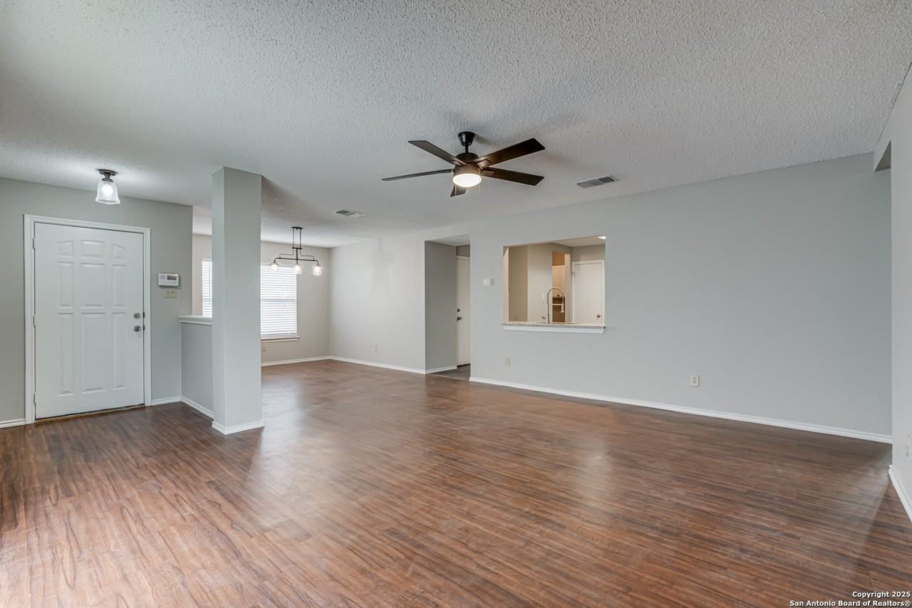16522 Alwick Ln - Photo 4 of 28