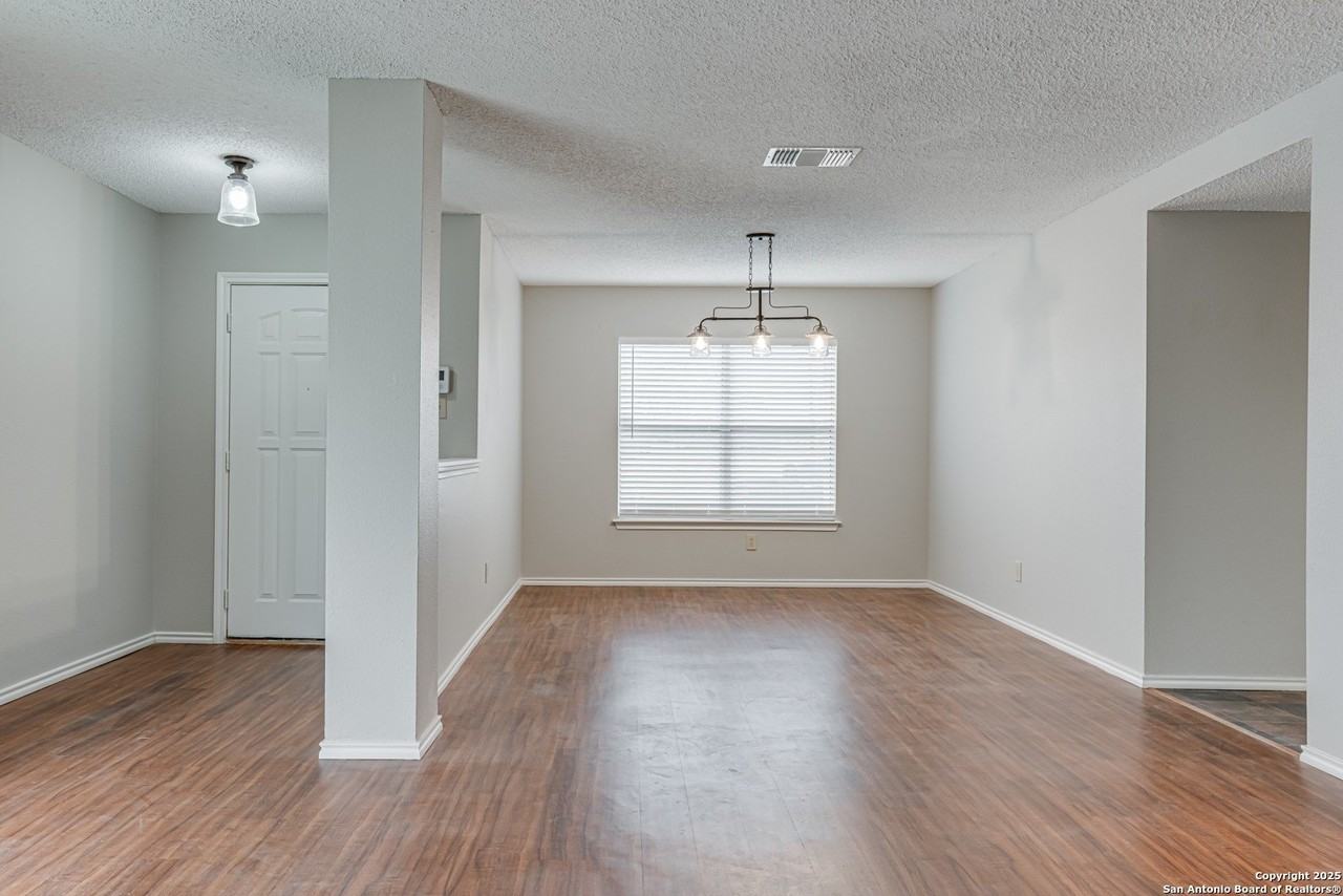 16522 Alwick Ln - Photo 6 of 28