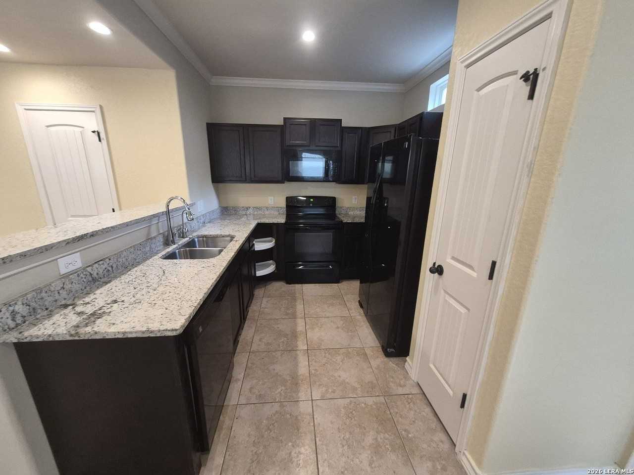 6926 Lakeview Dr #102 - Photo 6 of 20