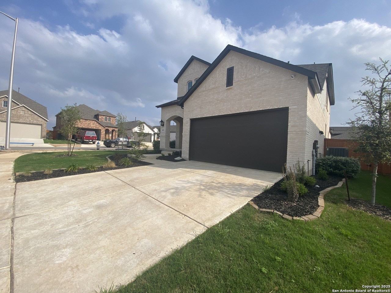 1809 Nettletree Rd - Photo 4 of 50
