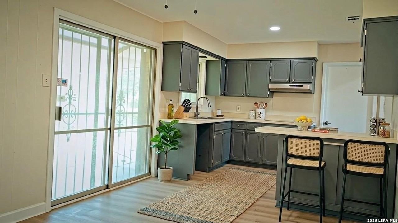 4810 Wycliff Dr - Photo 6 of 10