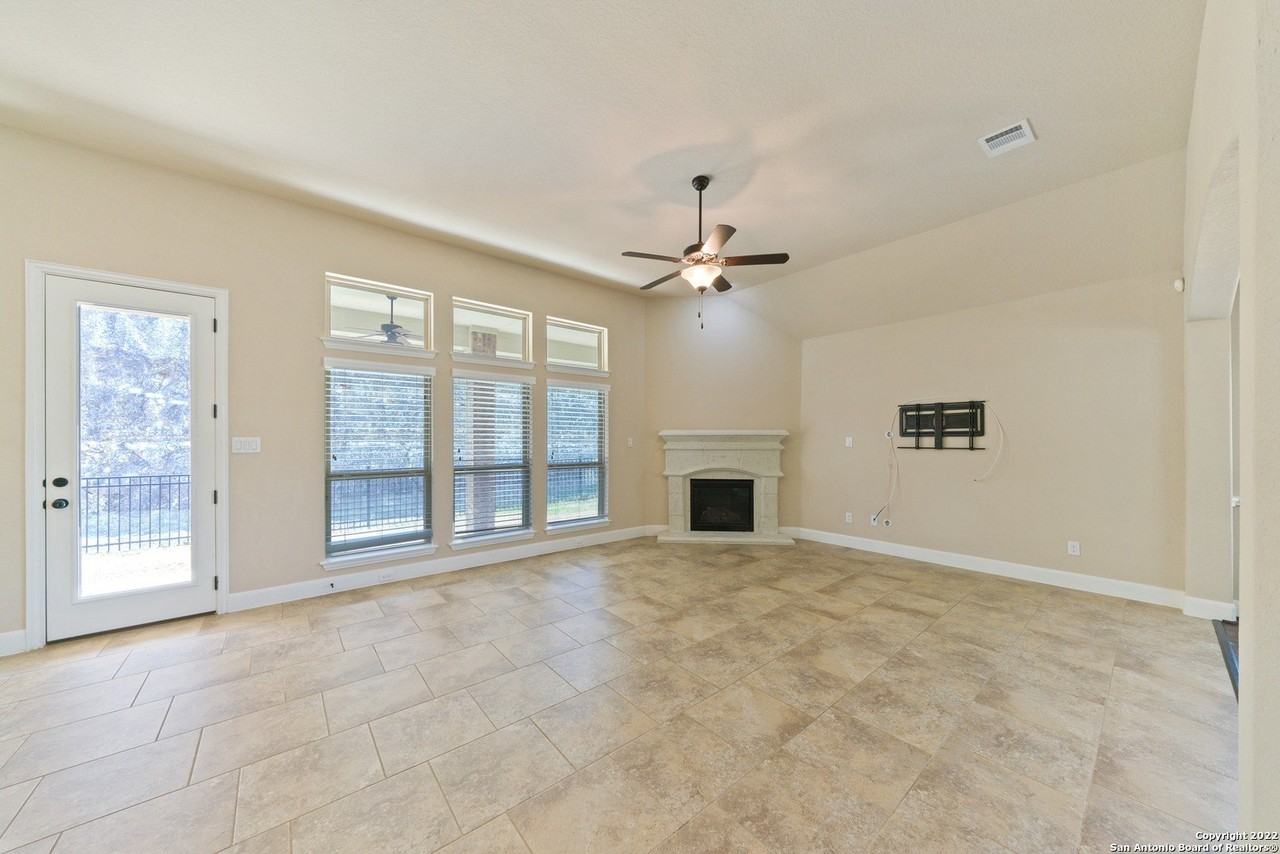 16910 Sonoma Rdg - Photo 6 of 34