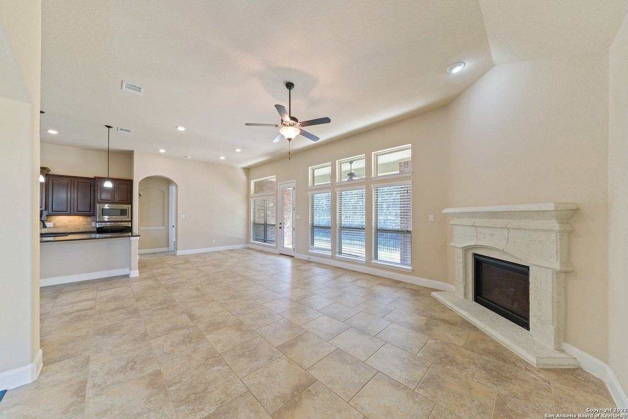 16910 Sonoma Rdg - Photo 7 of 34